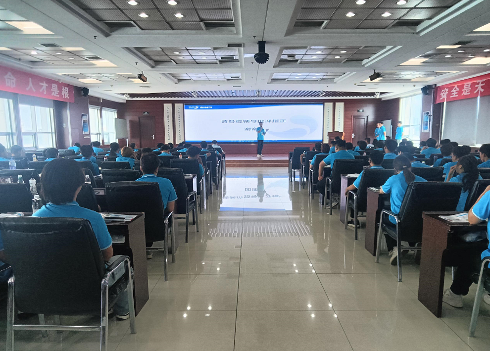 星空电子农资新员工拉练成果汇报会召开